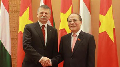 Chủ tịch Quốc hội Hungary Kover Laszlo và Chủ tịch Quốc hội Nguyễn Sinh Hùng - Ảnh: TTXVN
