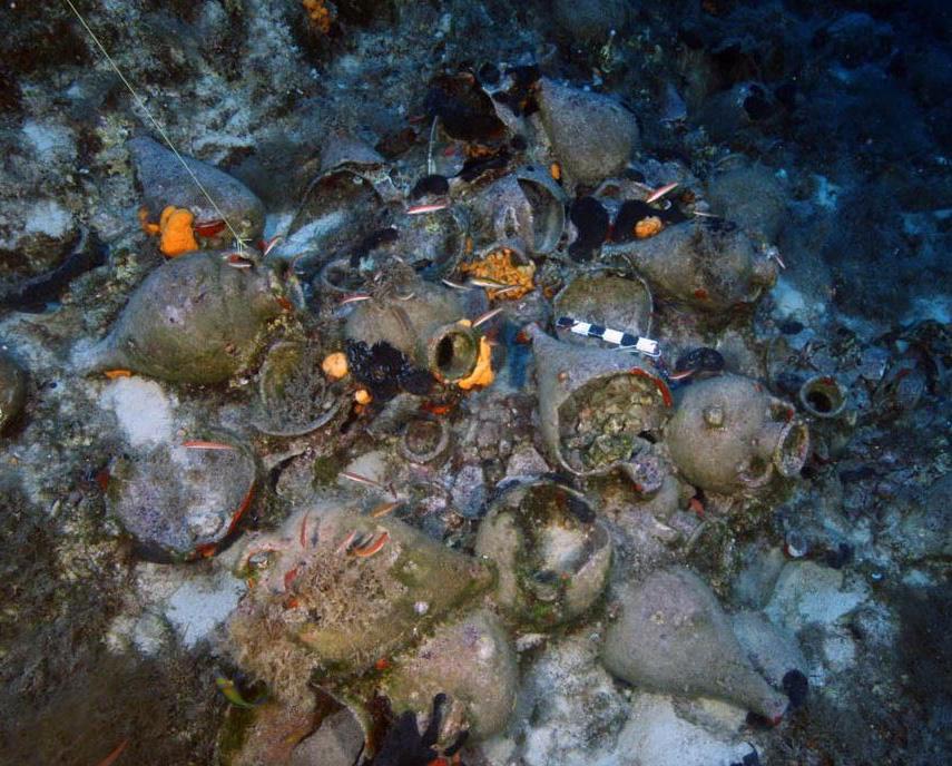 Một xác tàu đắm vừa được phát hiện ở quần đảo Fourni - Ảnh: Independent UK