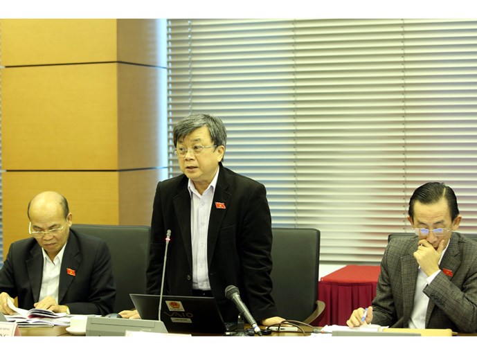 Đại biểu Trương Trọng Nghĩa (TP.HCM) phát biểu thảo luận dự luật Báo chí (sửa đổi) hôm 14.11 - Ảnh: Ngọc Thắng