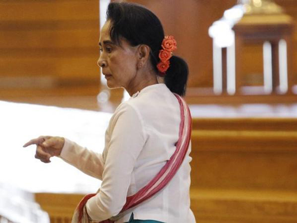 Kết quả kiểm phiếu cuối cùng chính thức công bố ở Myanmar cho thấyđảng NLD do bà Aung San Suu Kyi lãnh đạo giành hơn 77% số phiếu ở ba cấp bầu cử - Ảnh: Reuters