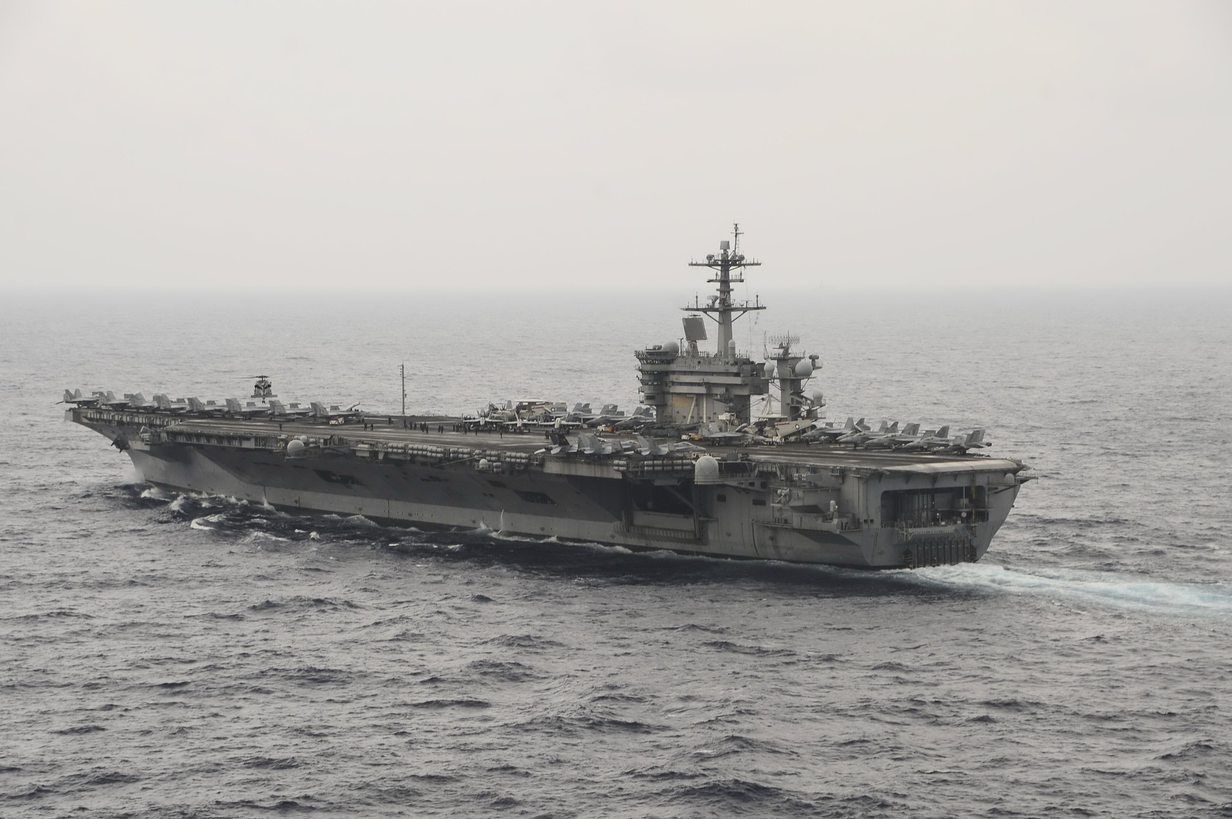 Tàu sân bay USS Theodore Roosevelt của Mỹ tại Biển Đông 
- Ảnh: Reuters