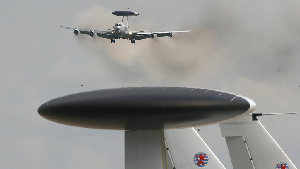 Máy bay trinh sát và cảnh báo sớm (AWACS) của NATO - Ảnh: Reuters