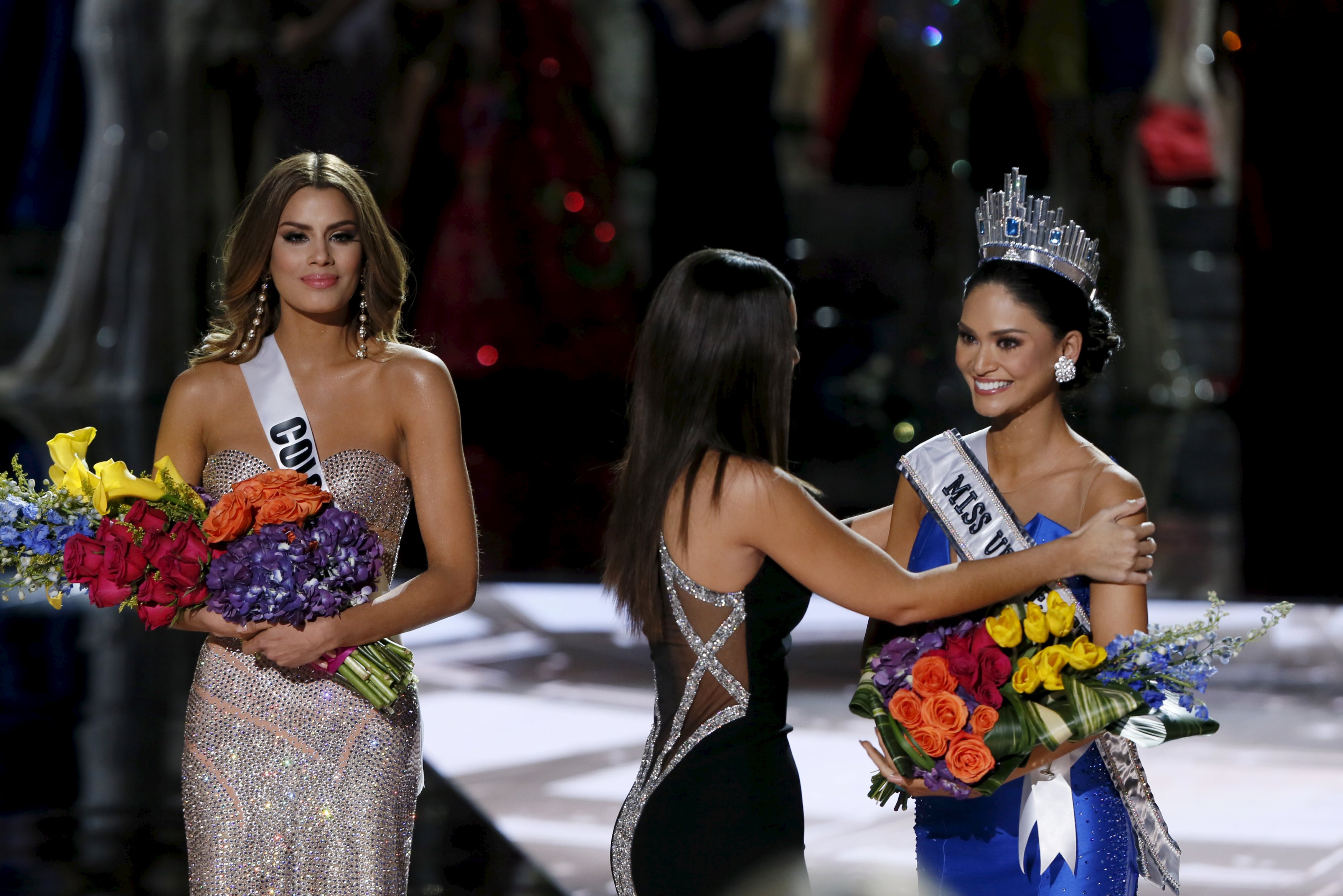 Phút trao vương miện cho người đẹp Philippines Pia Alonzo Wurtzbach - Ảnh: Reuters
