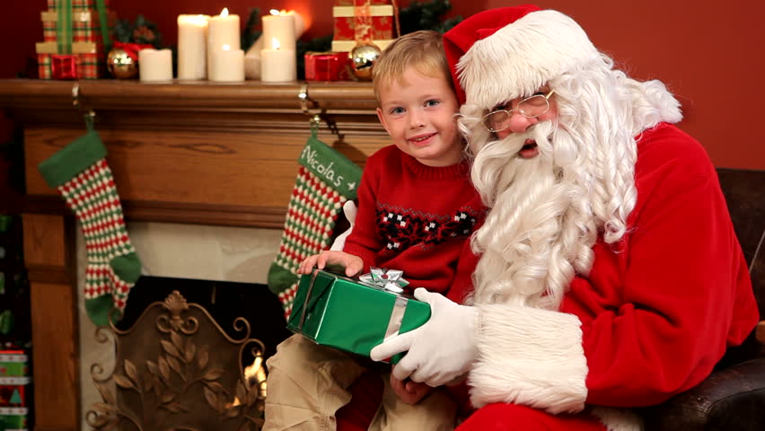 Trẻ em thế giới có nhiều cách khác nhau trong việc chuẩn bị đón ông già Noel - Ảnh minh họa: Shutterstock 