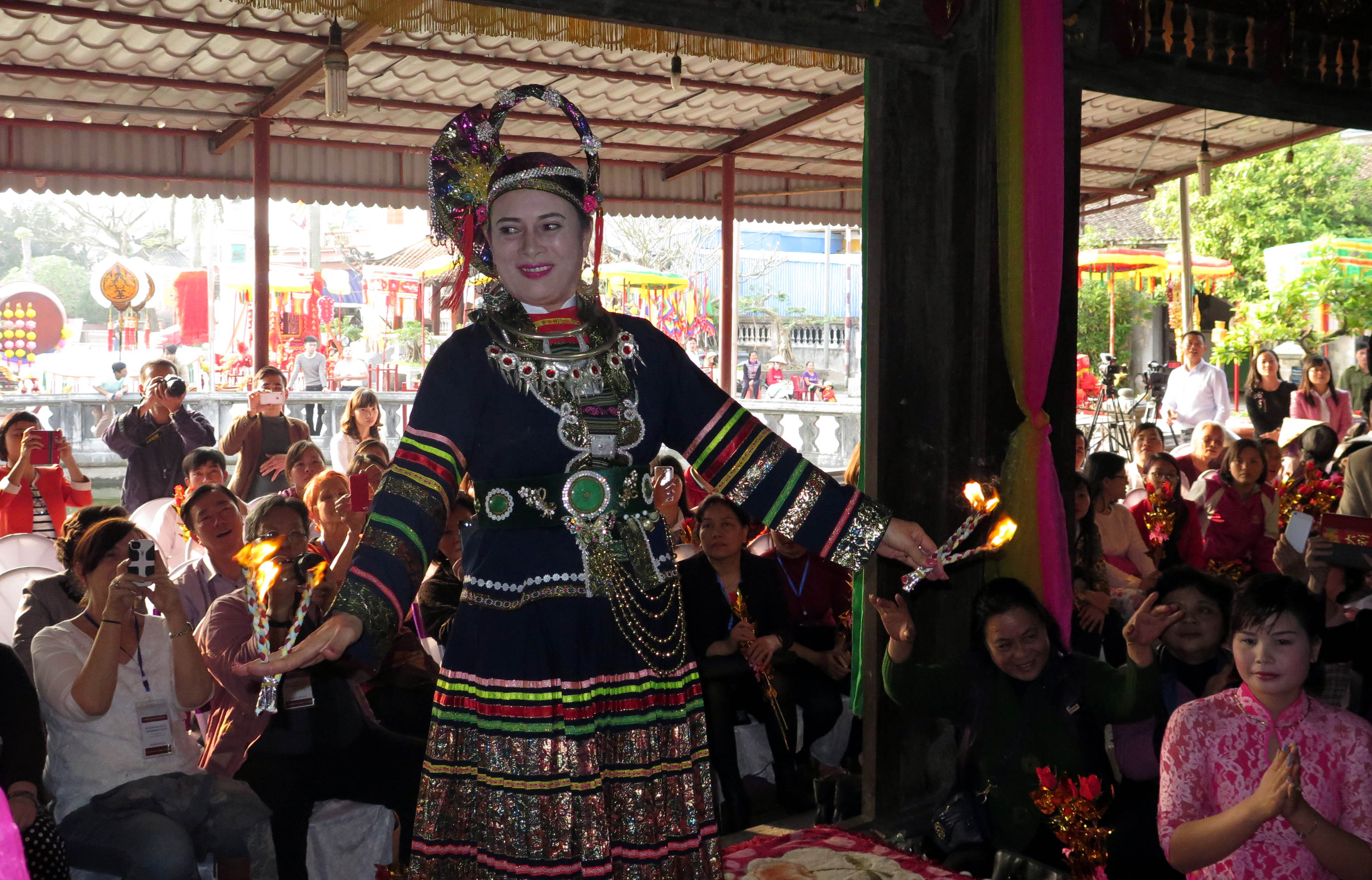 Nghi lễ hầu đồng tại phủ Tiên Hương, Nam Định - Ảnh: V.Đ