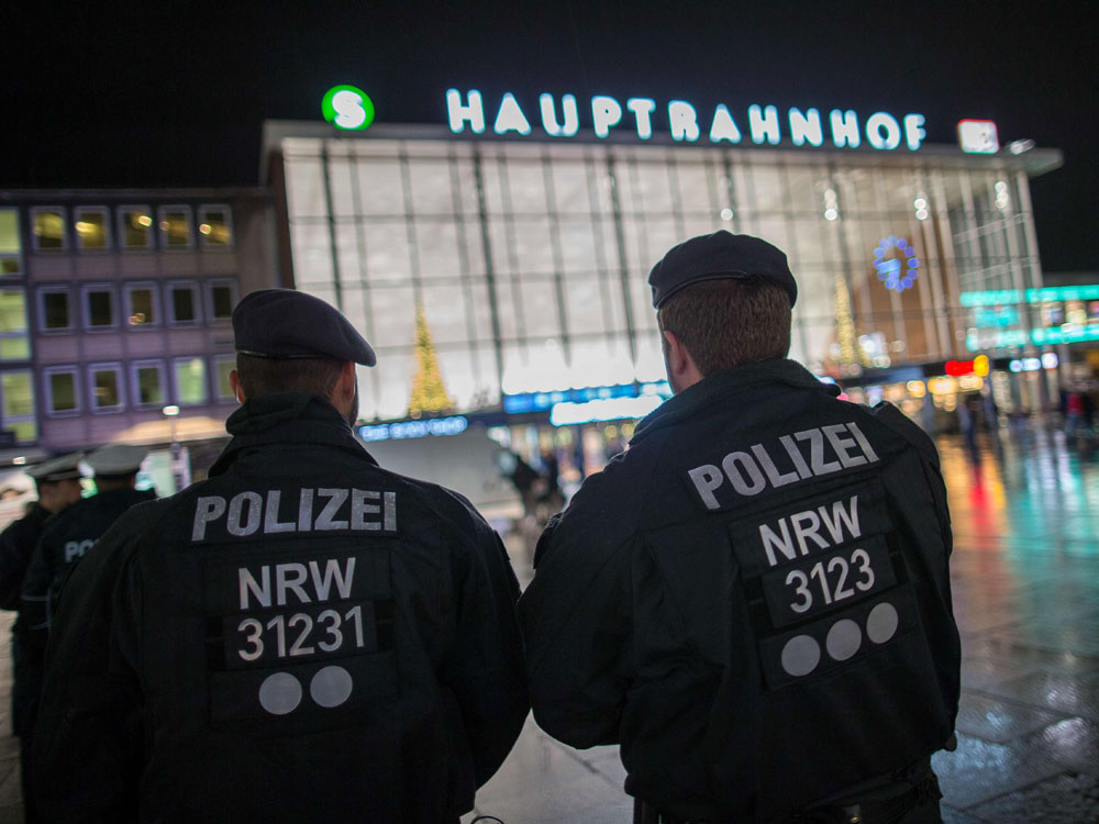 Cảnh sát Đức canh gác ở Cologne - Ảnh: AFP
