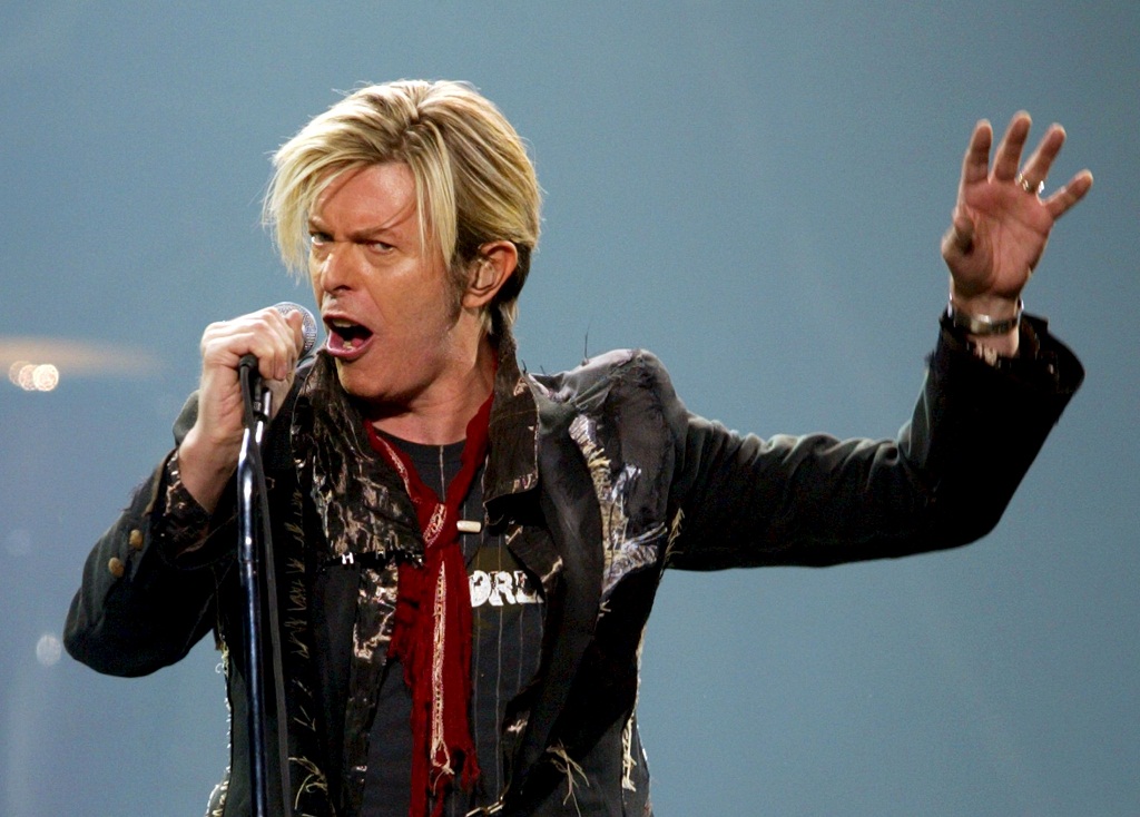 Huyền thoại nhạc rock David Bowie qua đời sau 18 tháng chống chọi với bệnh ung thư gan - Ảnh: Reuters