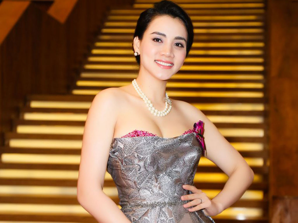 Trang Nhung lấy lại vóc dáng rất nhanh sau khi sinh bé gái đầu lòng. Cô sẽ mặc áo cưới của nhà thiết kế Hoàng Hải trong ngày trọng đại sắp tới 