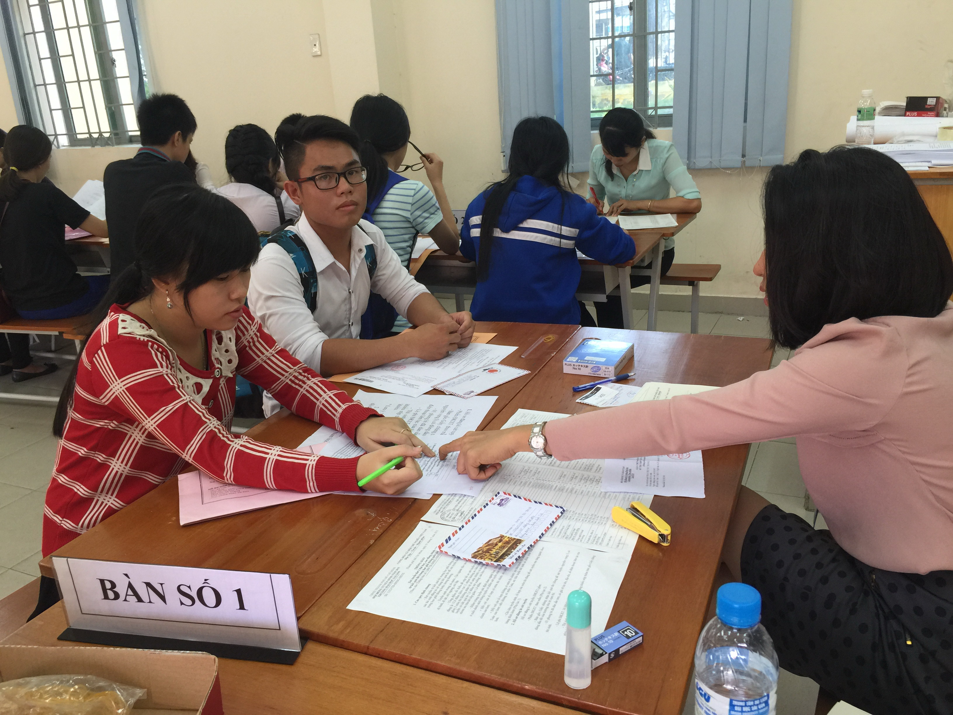 Thí sinh đăng ký xét tuyển vào Trường ĐH Sài Gòn năm 2015 - Ảnh: Hà Ánh