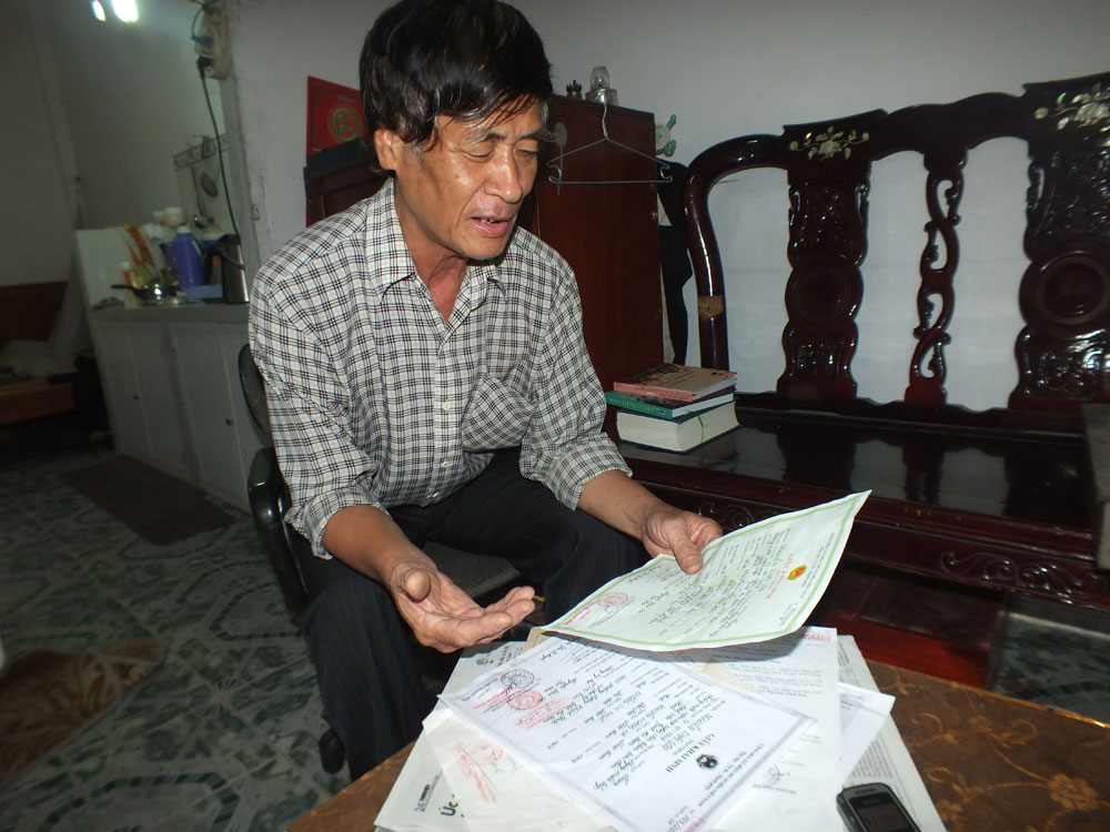 Ông Nguyễn Thái Sơn trình bày sự việc với phóng viên - Ảnh: Hải Nam