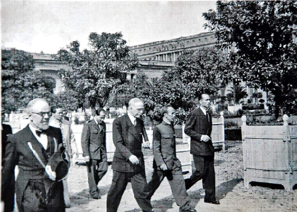 Chủ tịch Hồ Chí Minh tại Pháp (1946) - ảnh lần đầu công bố - Ảnh: Tư liệu K.M.S