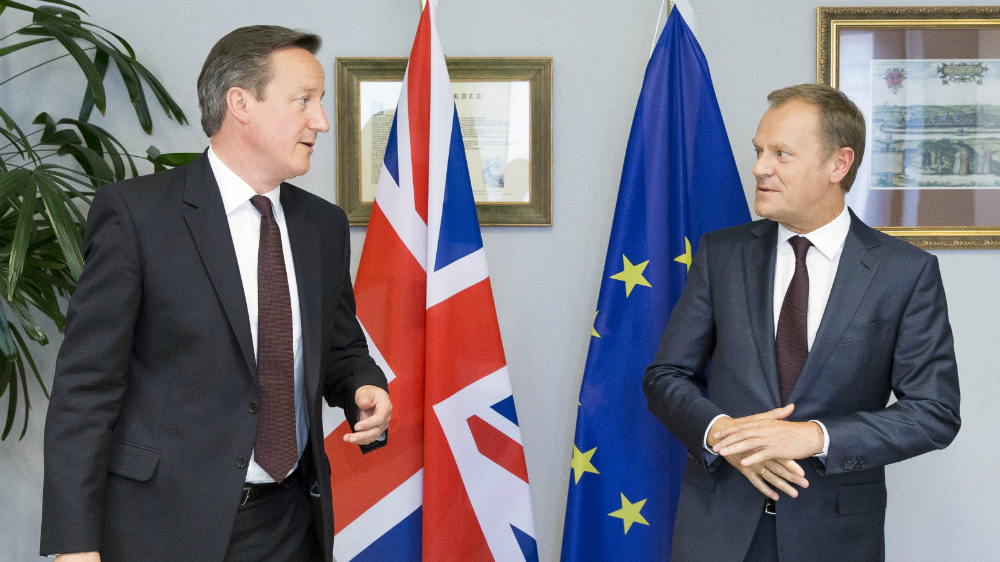 Thủ tướng Anh David Cameron trong một cuộc gặp với Chủ tịch Ủy ban châu Âu Donald Tusk tại Brussels (Bỉ) - Ảnh: Reuters