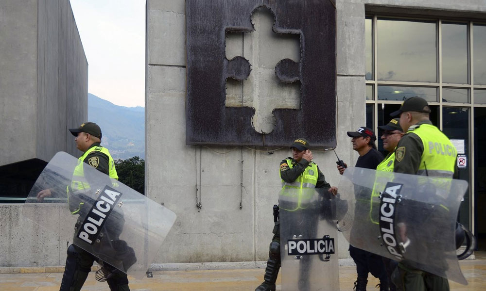Uy tín của cảnh sát Colombia đang xuống dốc nặng nề - Ảnh: AFP