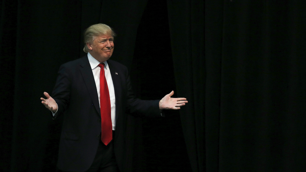 Bất chấp sự phản đối từ nhiều phía, tỉ phú Donald Trump hiện là người dẫn đầu trong số các ứng viên đảng Cộng hòa trong cuộc đua vào Nhà Trắng - Ảnh: Reuters