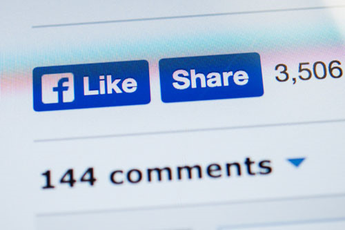 Nhiều vụ tung tin đồn thất thiệt trên Facebook nhằm câu "like", "share" đã bị cơ quan chức năng xử phạt - Ảnh minh họa