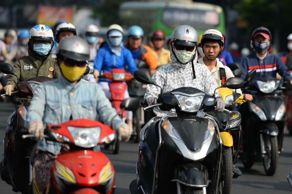 Tình trạng ô nhiễm không khí do hoạt động giao thông đang ngày càng nghiêm trọng tại TP.HCM - Ảnh: Diệp Đức Minh