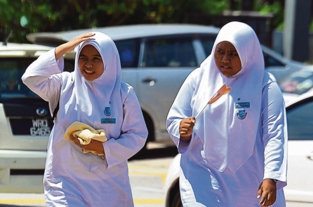 Malaysia xem xét cho học sinh nghỉ học vì nắng nóng - Ảnh: The Malay Mail Online