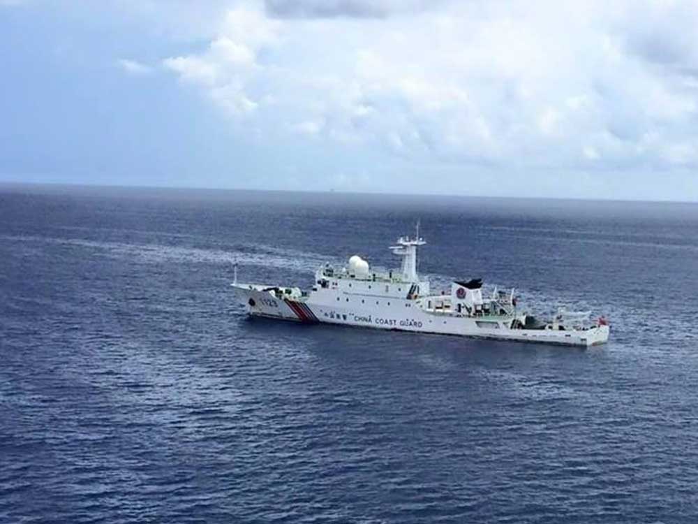 Tàu hải cảnh Trung Quốc từng xuất hiện trong vùng biển bãi cạn Luconia của Malaysia - Ảnh: Aseanmildef