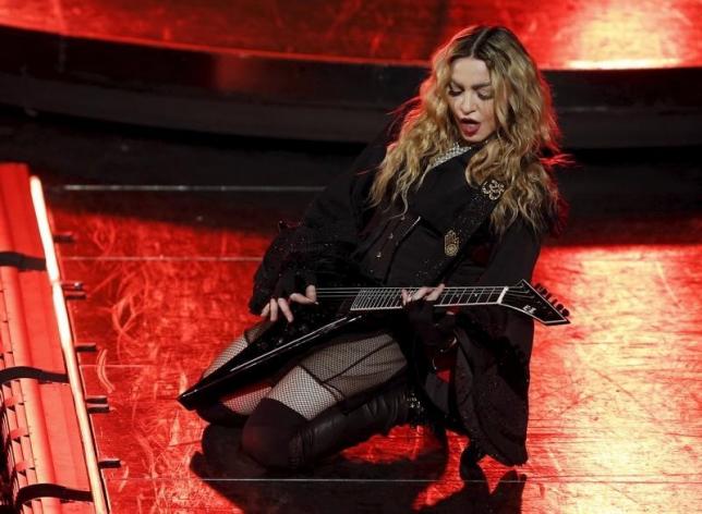 Madonna biểu diễn trong tour ‘Rebel Heart’ ngày 20.2 tại Macau - Ảnh: Reuters