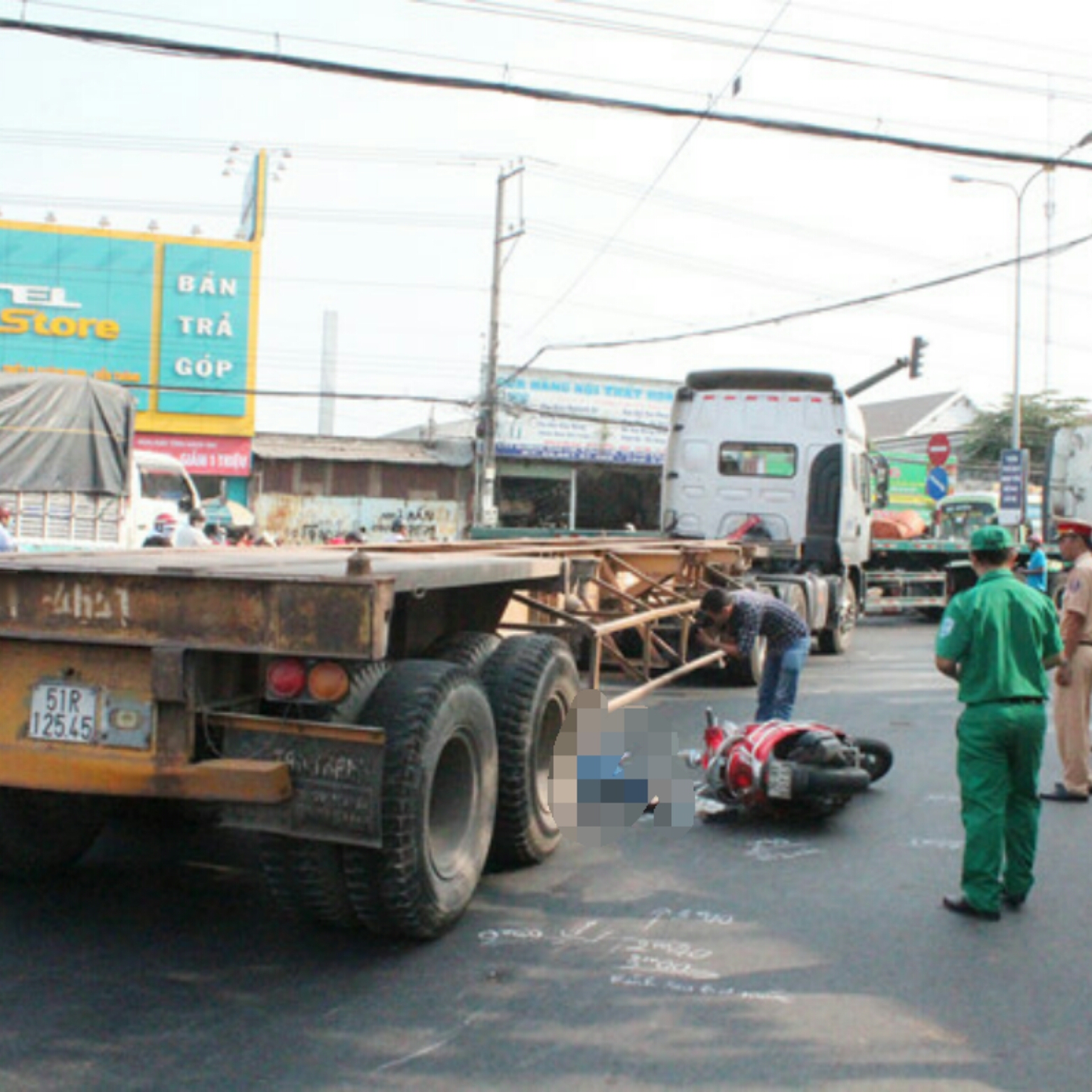 Hiện trường vụ tai nạn sáng nay 2.4 - Ảnh: Đỗ Trường