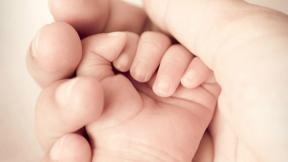 Nữ sinh khai em bé tử vong sau khi sinh 3 giờ nên cô mang bỏ thi thể tại địa điểm nói trên với sự giúp đỡ của một người đồng hương - Ảnh minh họa: Shutterstock