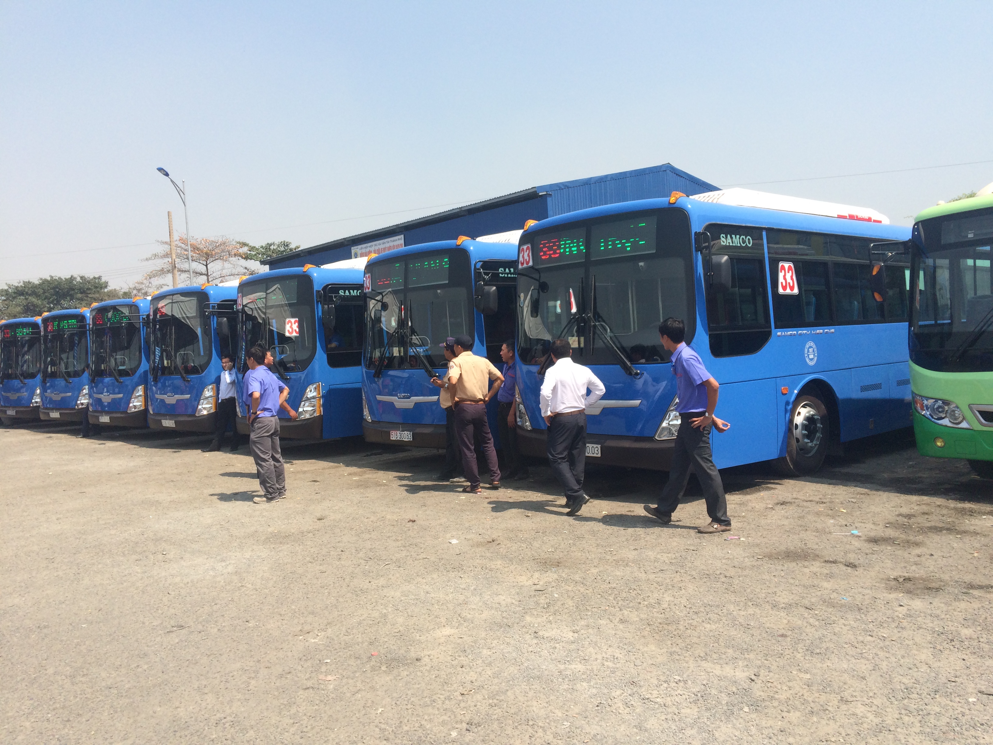 TP.HCM vừa đưa thêm 21 xe buýt CNG vào hoạt động - Ảnh: Đình Mười