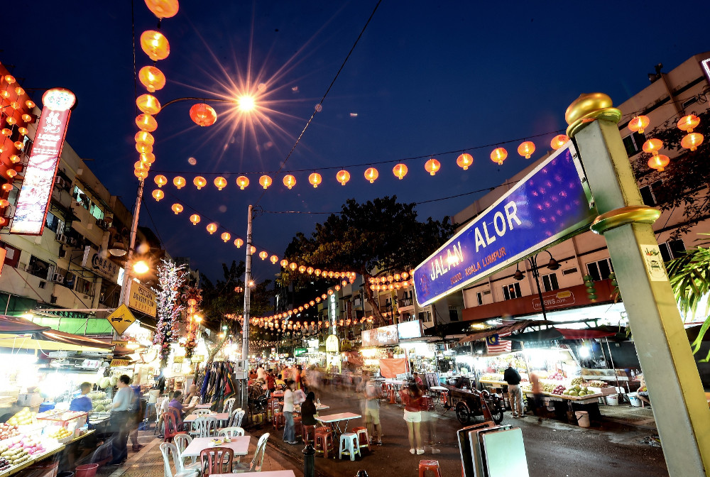 Khu phố ăn uống Jalan Alor ở Kuala Lumpur (Malaysia) - Ảnh: AFP