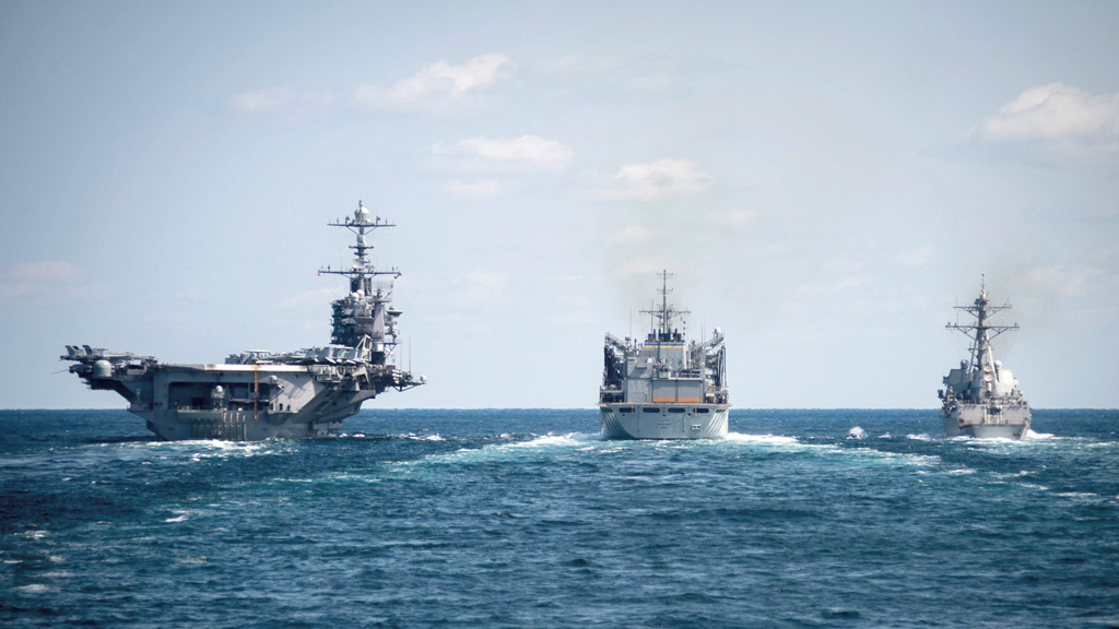 Tàu sân bay USS John C. Stennis cùng khu trục hạm USS William P. Lawrence và tàu tiếp tế USNS Rainier trên Thái Bình Dương ngày 25.3.2016 - Ảnh: Hải quân Mỹ