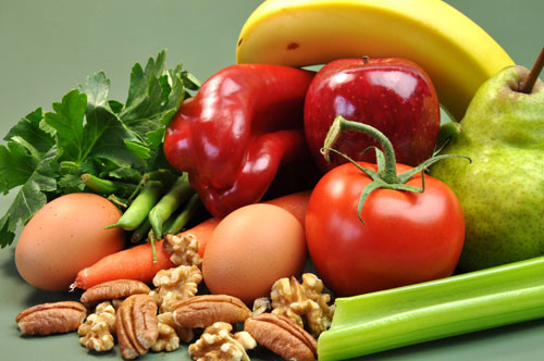 Vitamin các loại có nhiều trong thực phẩm - Ảnh: Shutterstock