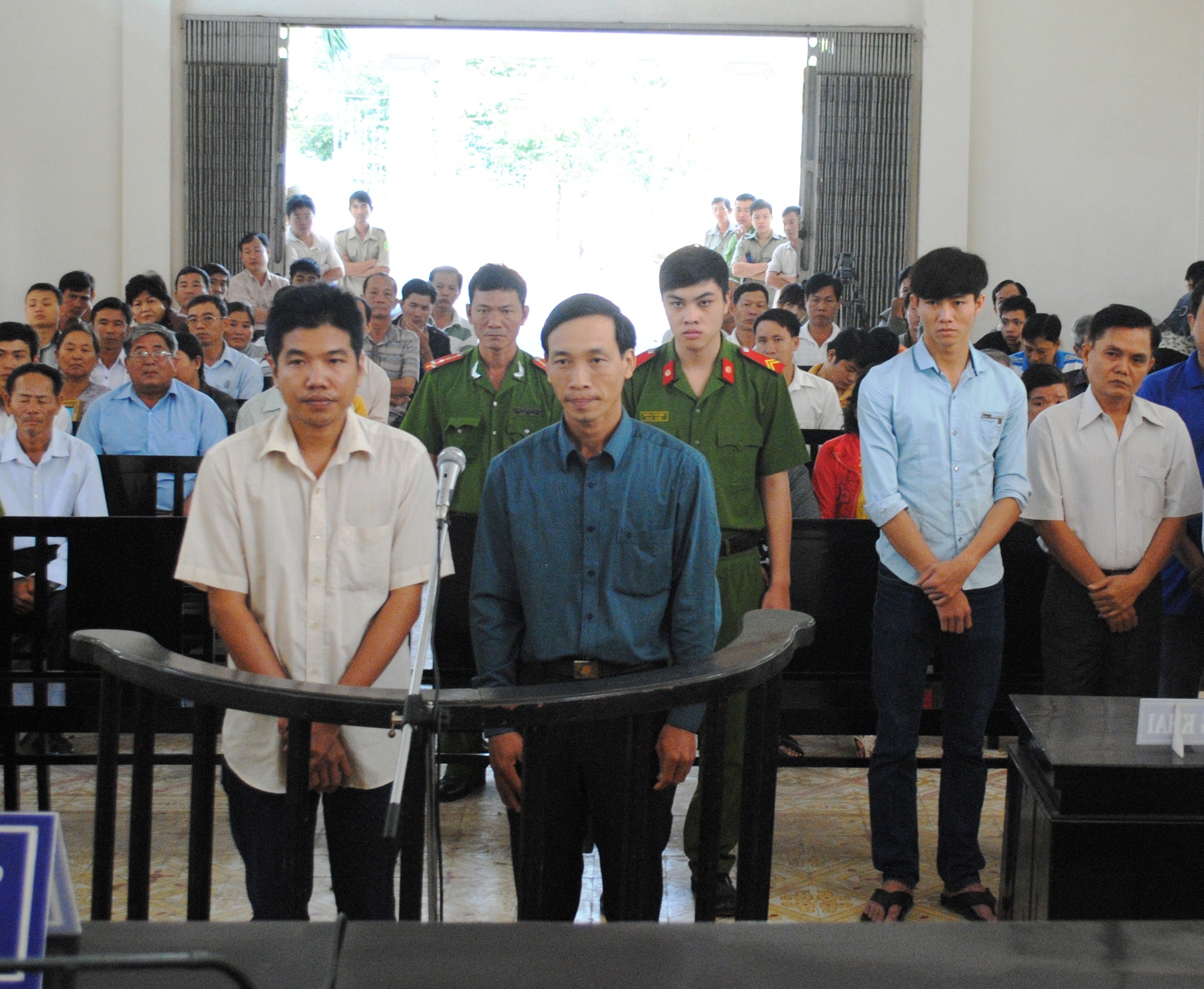 Các bị cáo tại phiên tòa sơ thẩm ngày 5.2.2015 - Ảnh: Thanh Dũng