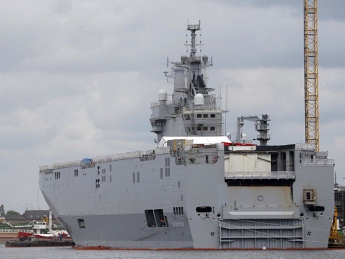 Tàu tấn công đổ bộ lớp Mistral do Pháp sản xuất - Ảnh: Reuters
