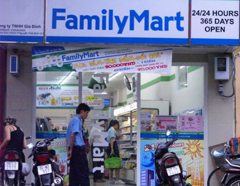 FamilyMart, chuỗi cửa hàng tiện lợi lớn thứ 3 tại Nhật, đã có nhiều chi nhánh tại Việt Nam - Ảnh: Thanh Niên News