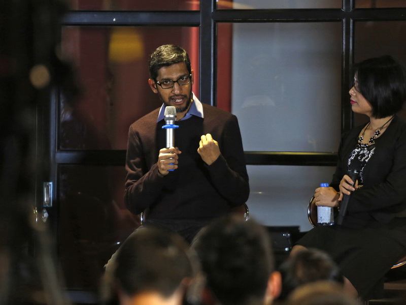 CEO Google Sundar Pichai phát biểu tại một buổi trò chuyện với cộng đồng IT ở Hà Nội hôm 22.12 - Ảnh: Reuters 