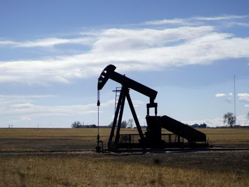 Một trạm bơm dầu ở Colorado (Mỹ) - Ảnh: Reuters 