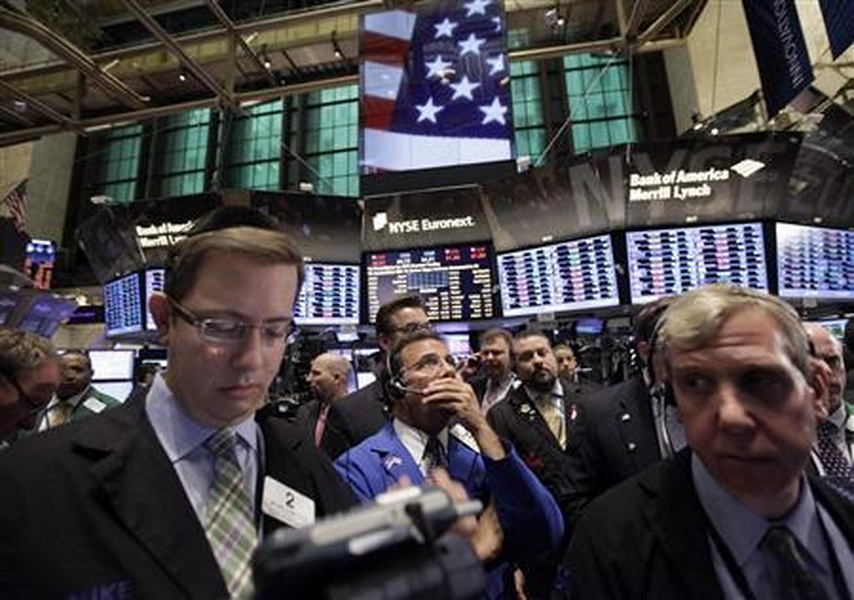 Tính từ đầu năm đến nay, hơn 3.000 tỉ USD đã bị quét khỏi thị trường chứng khoán toàn cầu - Ảnh: Reuters