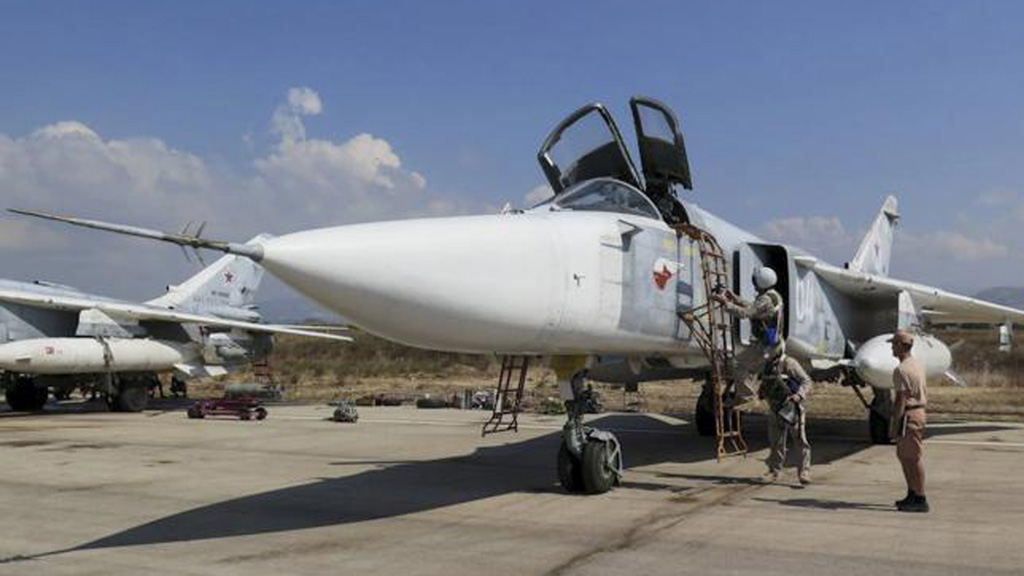 Máy bay ném bom Su-24 của Nga tại căn cứ Hmeymim ở Latakia, Syria - Ảnh: Reuters