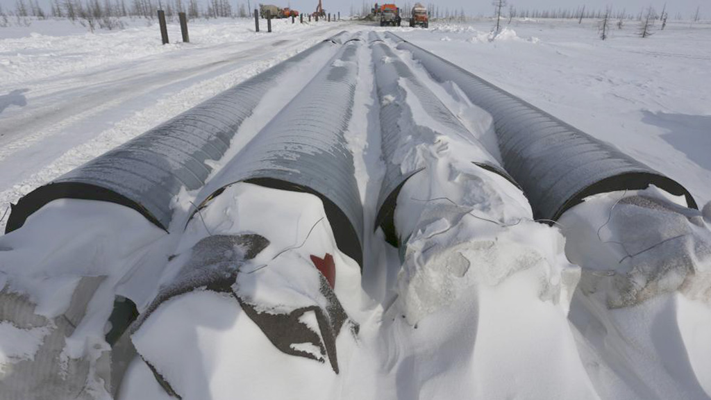 Đường ống dẫu dầu của Rosneft (Nga) ở mỏ Suzunskoye, thành phố Krasnoyarsk phía bắc Siberia ngày 26.3.2015 - Ảnh: Reuters