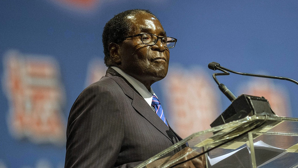 Tổng thống Zimbabwe, Robert Mugabe đọc diễn văn tại Hội nghị về châu Phi đầu tháng 12.2015 - Ảnh: AFP