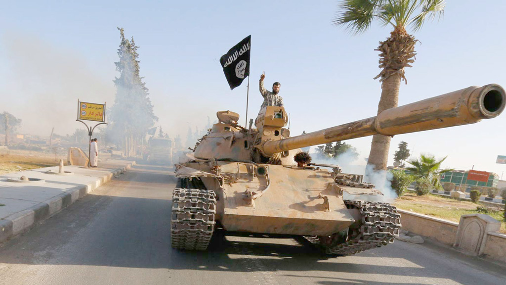 Chiến binh IS ở Raqqa, Syria - Ảnh: Reuters