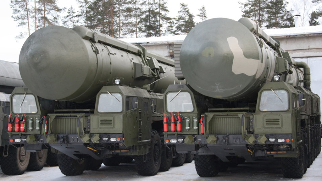 Tên lửa liên lục địa RS-24 Topol mang đầu đạn hạt nhân của Nga, một trong bộ ba vũ khí hạt nhân - Ảnh: Bộ Quốc phòng Nga