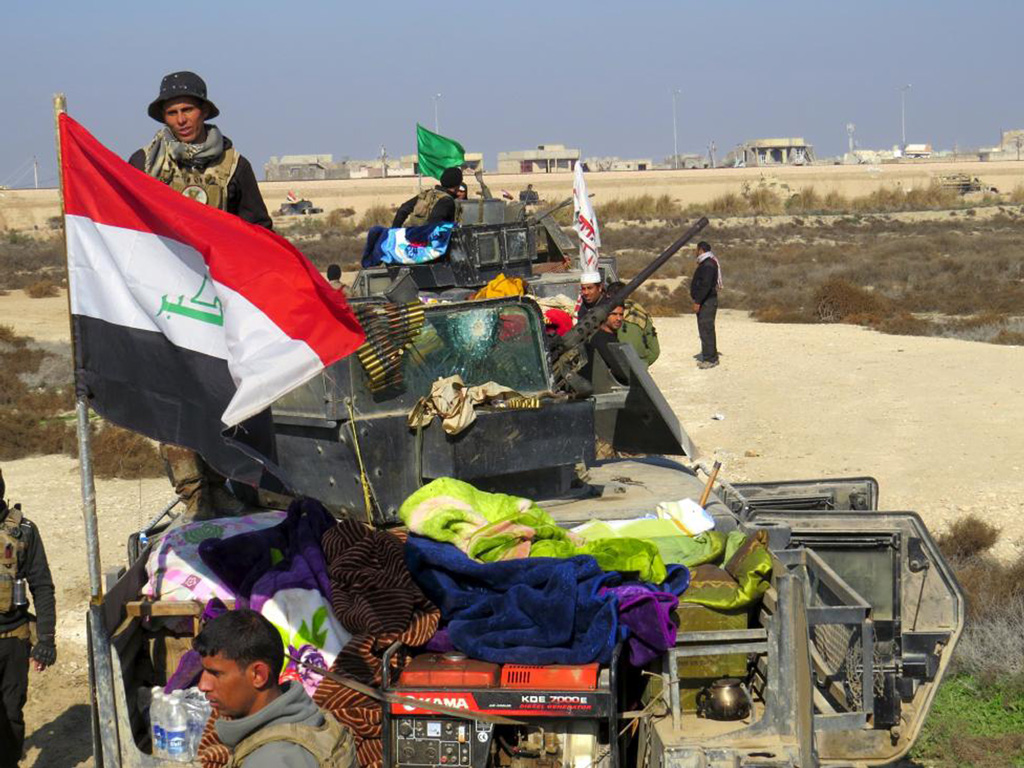 Lực lượng an ninh Iraq đang tiến hành các đợt tái chiếm Ramadi, ngày 22.12.2015 - Ảnh: Reuters