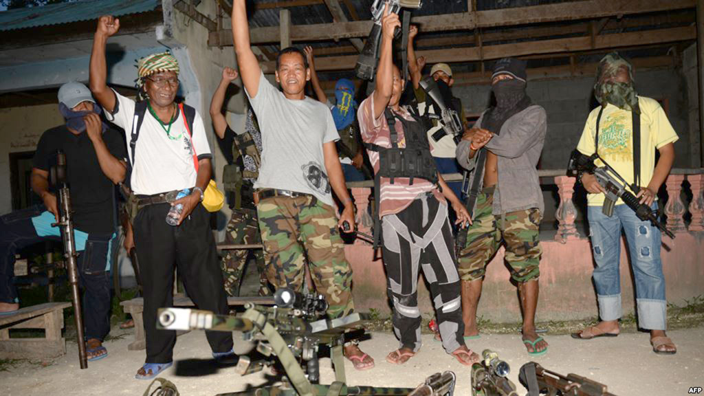 Các tay súng Chiến binh giải phóng Hồi giáo Bangsamoro (BIFF) ở miền Nam Philippines - Ảnh: AFP