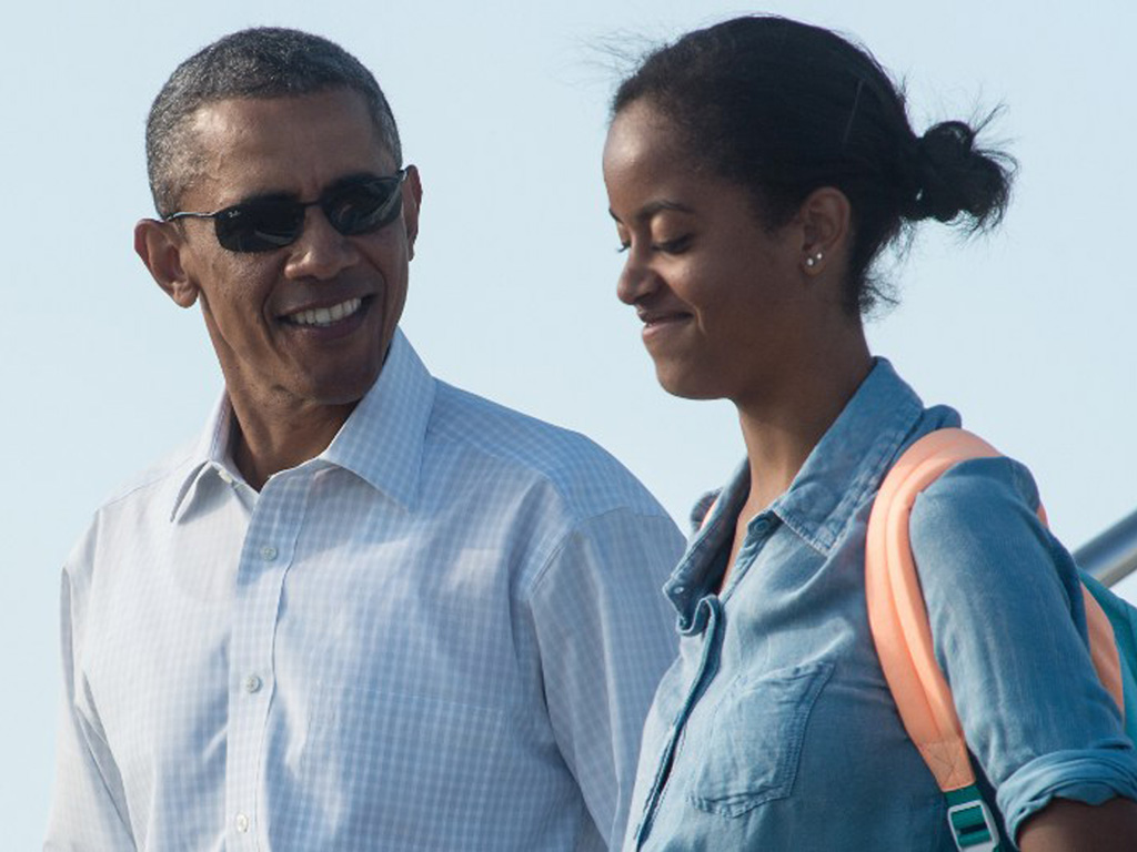 Tổng thống Barack Obama cùng con gái lớn Malia Ann - Ảnh: AFP
