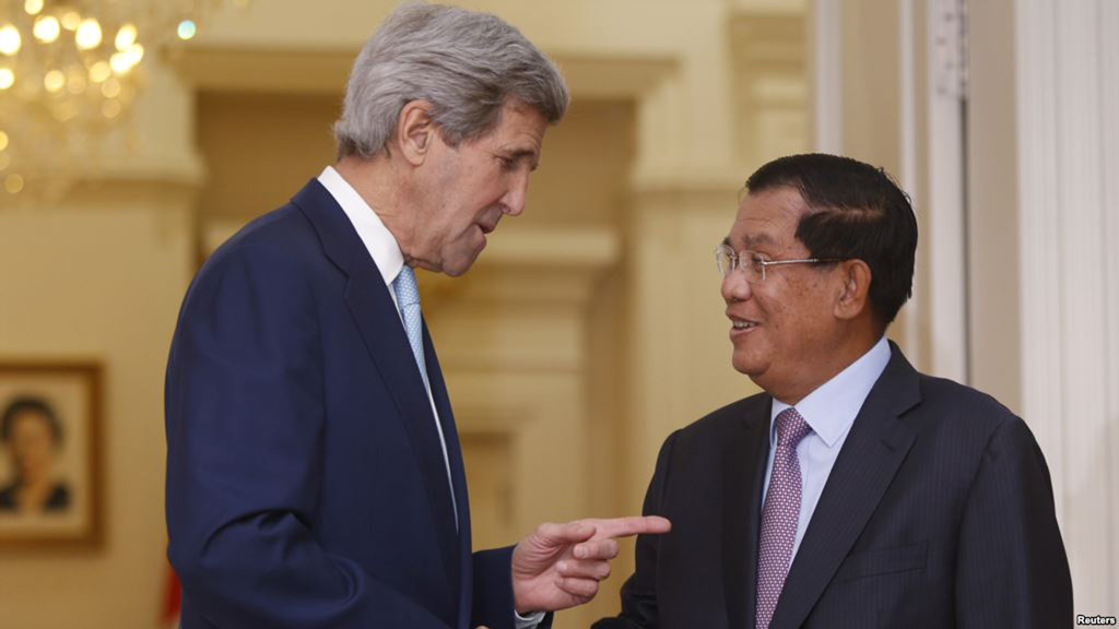 Thủ tướng Hun Sen tiếp Ngoại trưởng Mỹ John Kerry tại Phnom Penh ngày 26.1 - Ảnh: Reuters