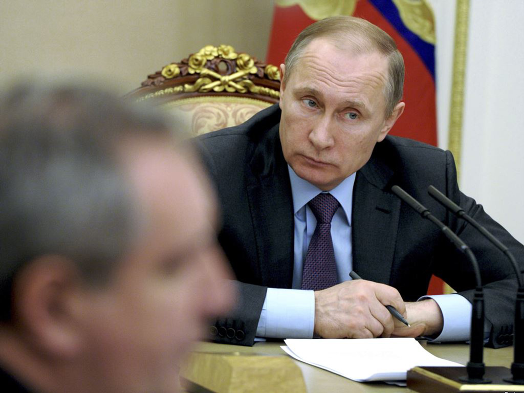 Tổng thống Nga Vladimir Putin chủ trì cuộc họp về vấn đề chống tham nhũng tại điện Kremlin ngày 26.1.2016 - Ảnh: Reuters