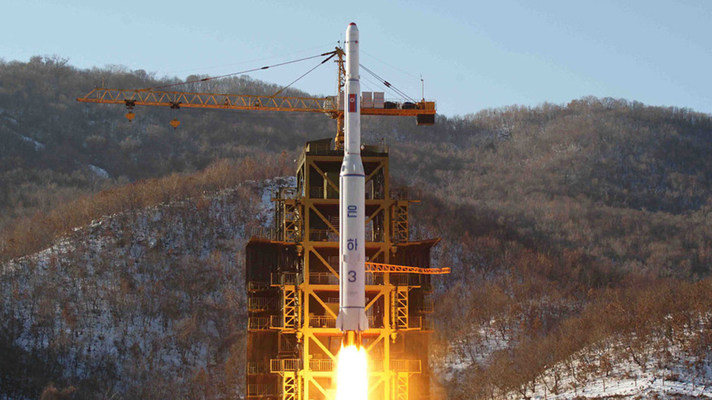 Ảnh vụ phóng tên lửa Unha-3 mang vệ tinh Kwangmyongsong-3 năm 2012 của Triều Tiên - Ảnh: AFP