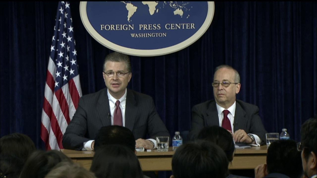 Ông Daniel Kritenbrink (trái) và ông Daniel Russel tại cuộc họp báo ngày 11.2 - Ảnh: Bộ Ngoại giao Mỹ