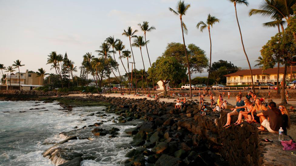 Bãi biển công viên Cát trắng trên đảo Kailua-Kona, Hawaii ngày 31.1.2016. Hawaii đã ban bố ban bố tình trạng khẩn cấp vì muỗi vằn phát triển mạnh - Ảnh: Reuters