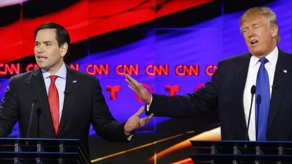 Màn đối đáp tay đôi giữa ông Marco Rubio (trái) và tỉ phú Donald Trump tại cuộc tranh luận do CNN tổ chức ngày 26.2.2016 ở Houston, Texas - Ảnh: Reuters