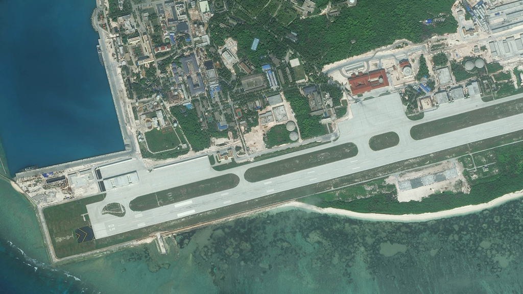 Đường băng trên đảo Phú Lâm thuộc quần đảo Hoàng Sa của Việt Nam đang bị Trung Quốc chiếm đóng - Ảnh: DigitalGlobe